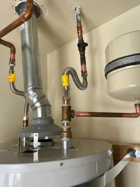 Water heater installation and plumbing repair in Oak View Homes